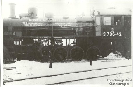 Lokomotive_Rot_Front_13a_r.jpg